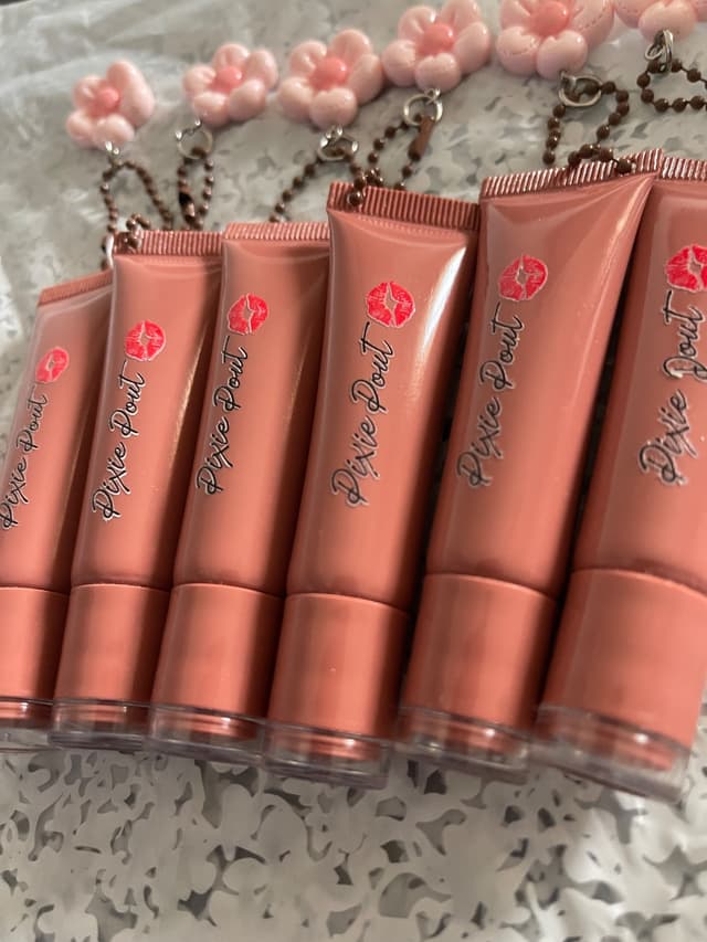 Tiara lip oil